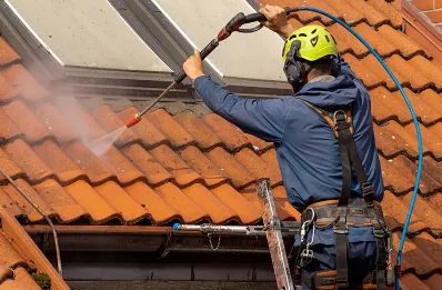Démoussage et hydrofuge de toiture à Clérac